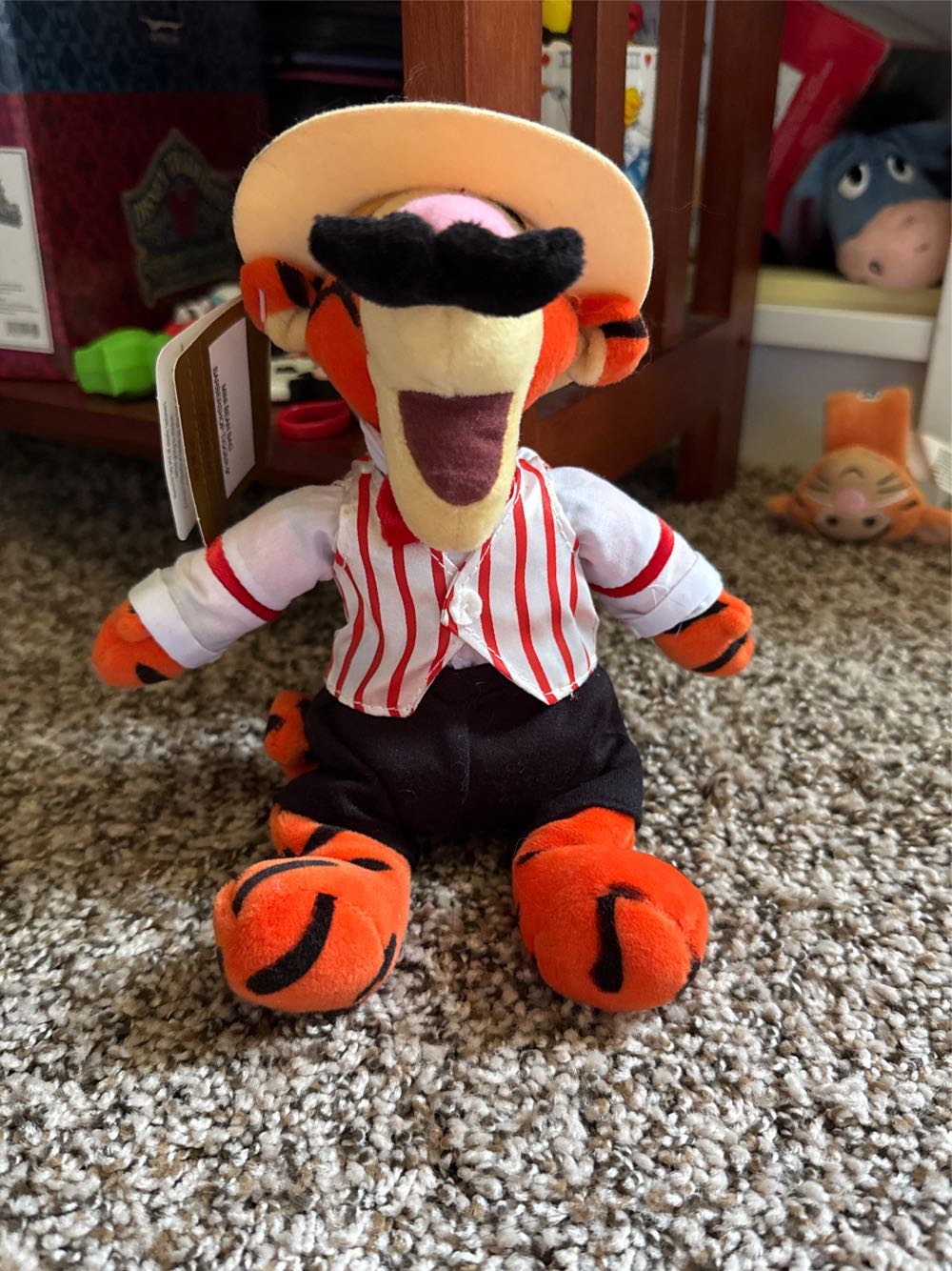 Barbershop Tigger  plush collectible - Main Image 2
