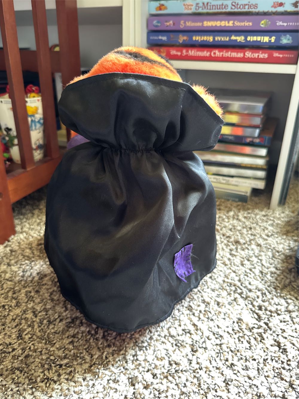 Vampire Tigger  plush collectible - Main Image 3