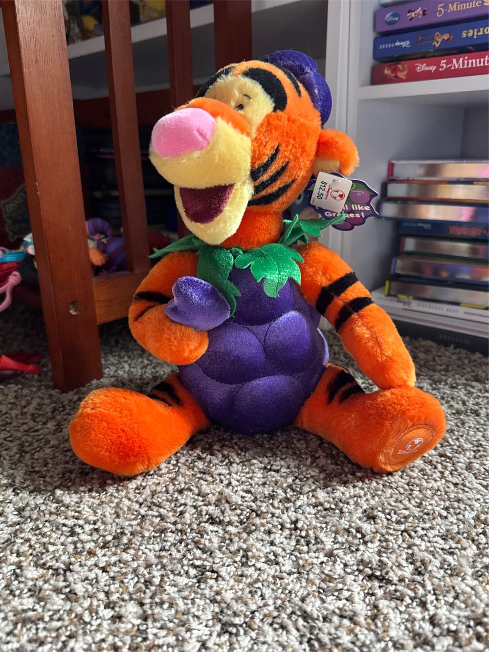 Grape Bunch Tigger  plush collectible [Barcode 489662300121] - Main Image 2