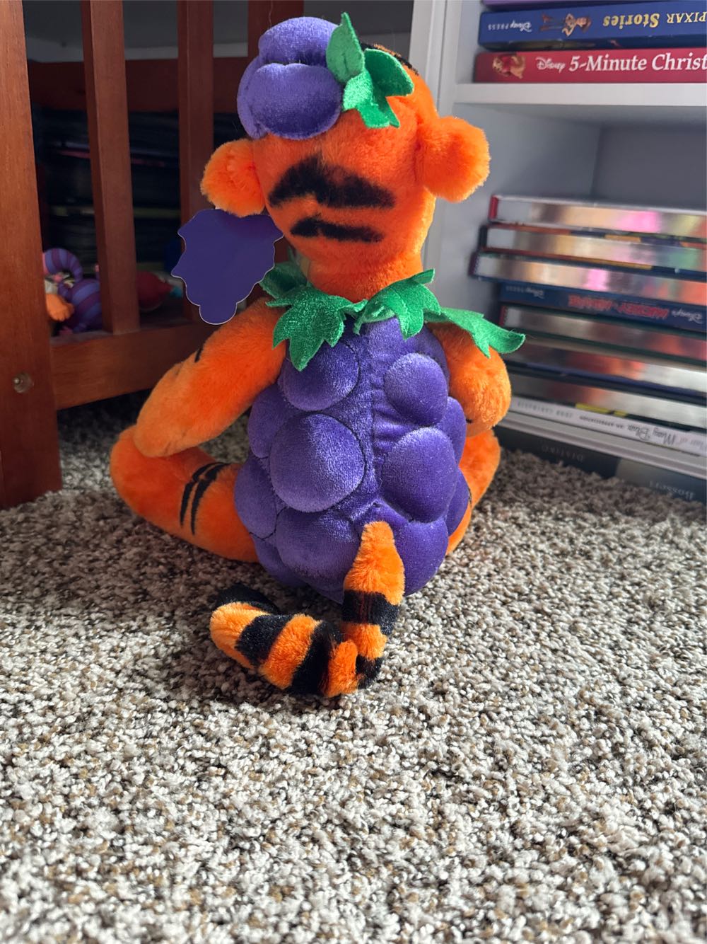 Grape Bunch Tigger  plush collectible [Barcode 489662300121] - Main Image 3