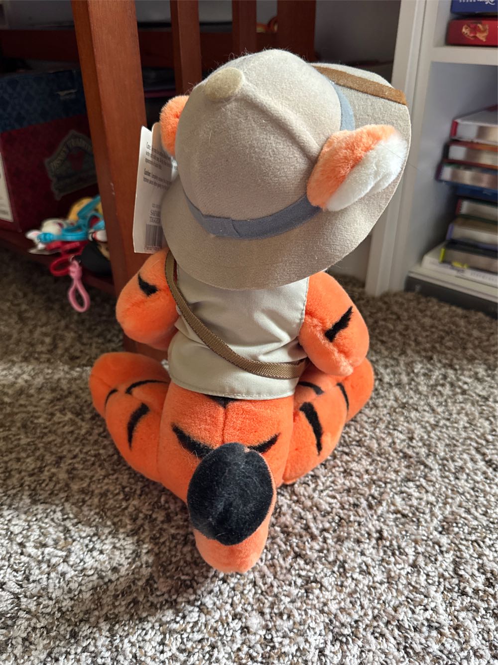 Anima Kingdom Medium Safari Tigger  plush collectible [Barcode 400122103151] - Main Image 2