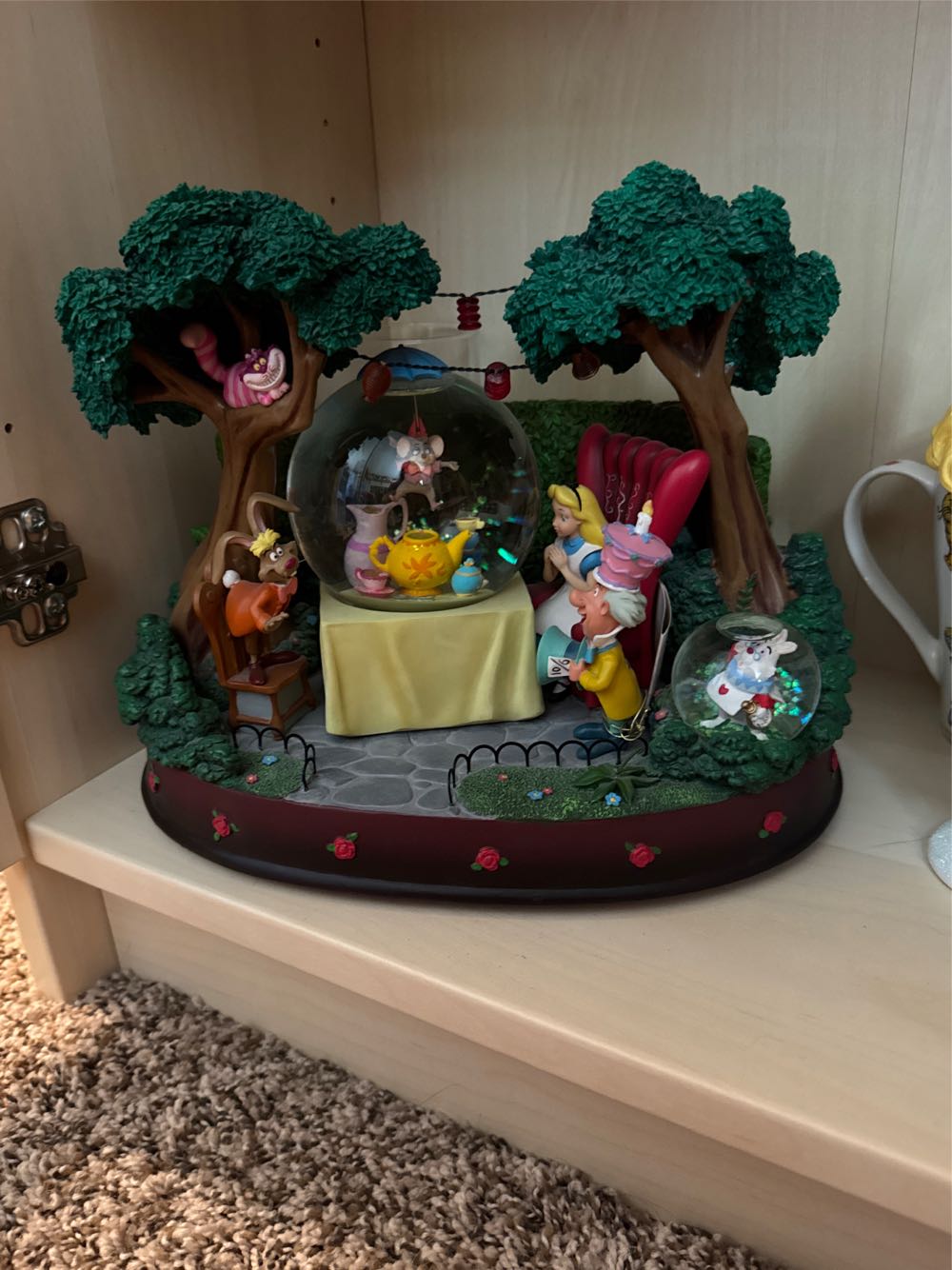 Hello Kitty в желто-оранжевом с крыльями сзади