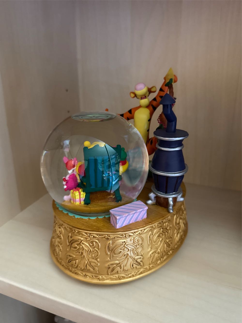 Christmas Pooh And Tigger Snowglobe   plush collectible - Main Image 2