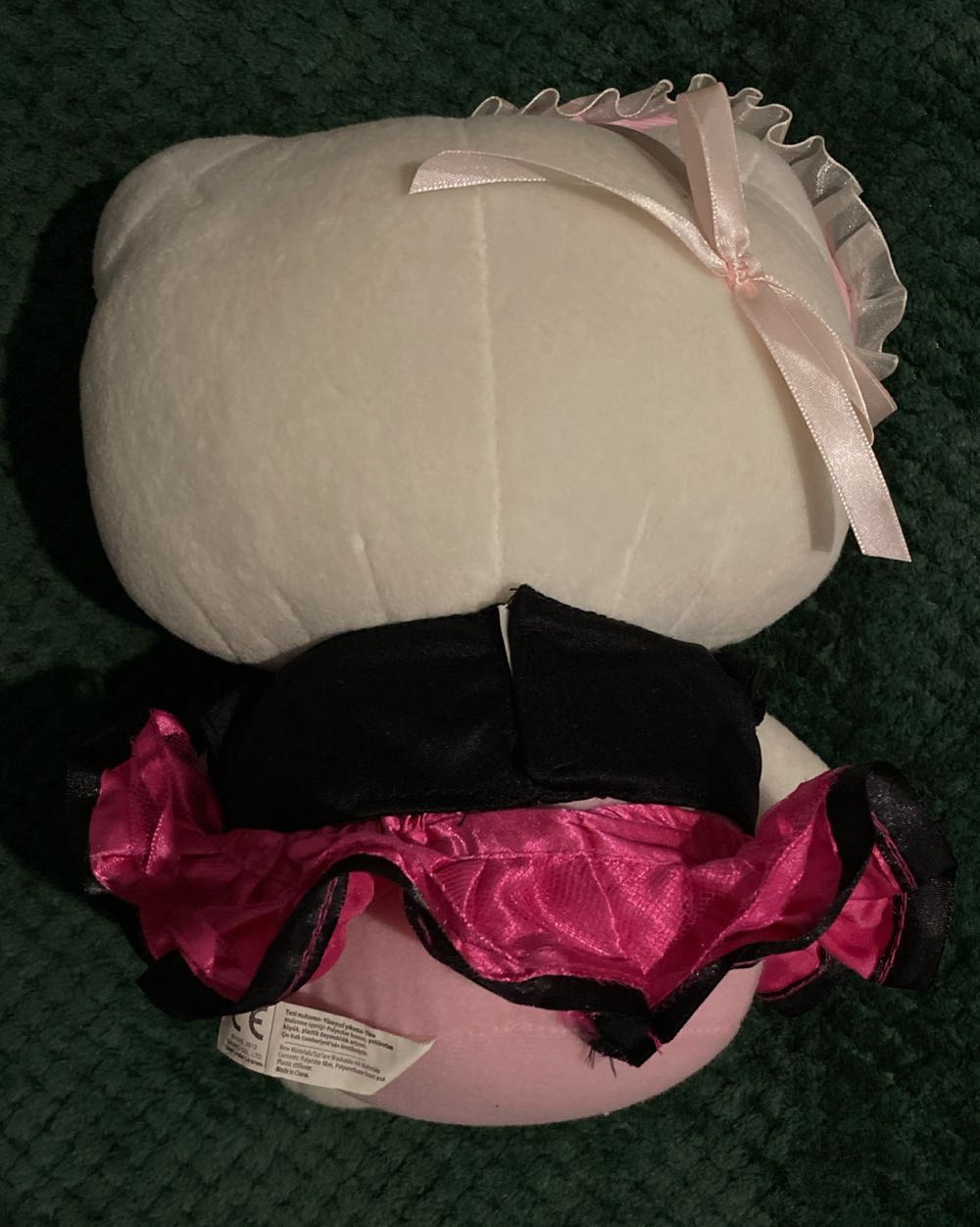 Hello Kitty в черной футболке и розовой футболке с ночной повязкой  plush collectible - Main Image 2