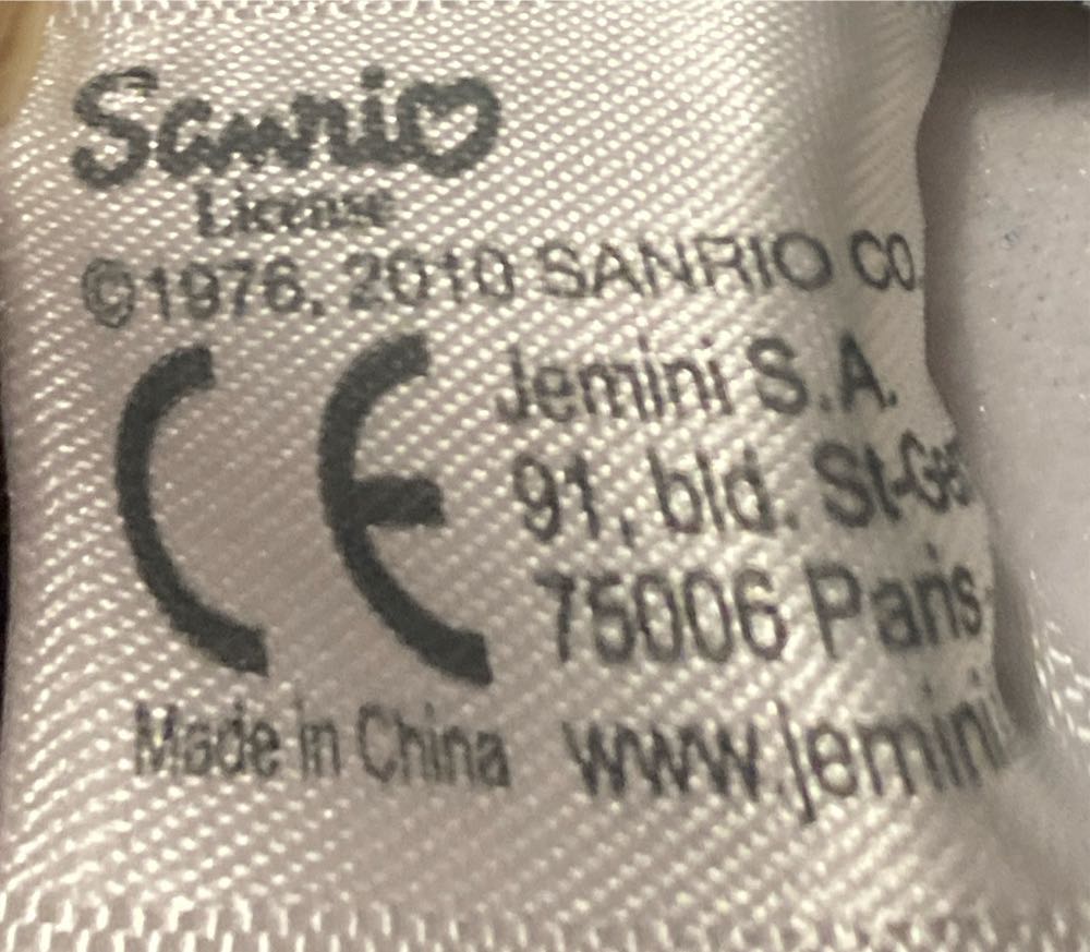 Hello Kitty в джинсовым костюме с сердечком посередине  plush collectible - Main Image 3