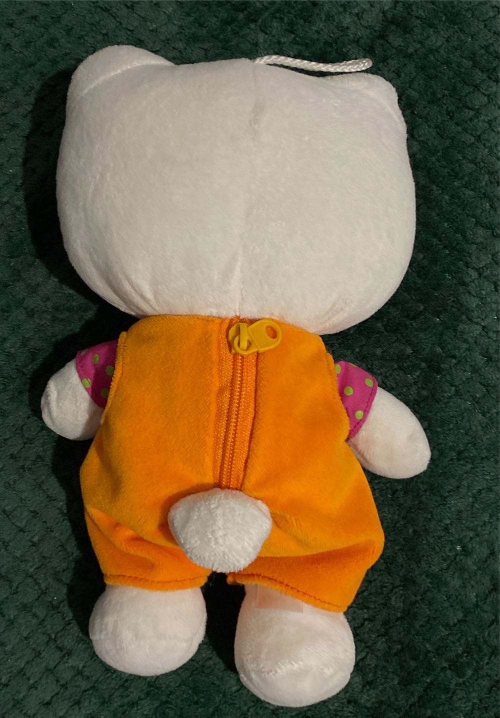 Hello Kitty в оранжевом костюмчик и розовой футболке в зелёный горошек  plush collectible - Main Image 2
