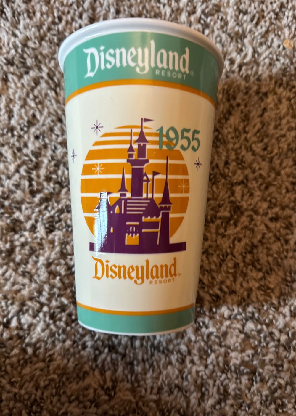 Hello Kitty в пышном розовом платье с бантиками