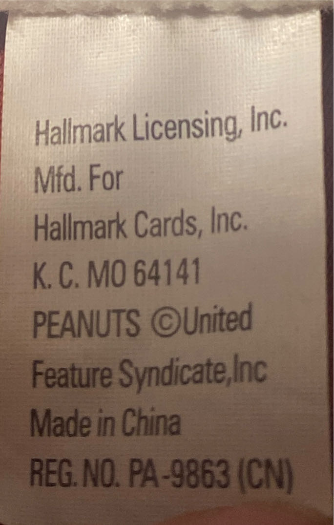 Hallmark Peanuts Happy Holidays Snoopy Playing Piano  (United States) plush collectible - Main Image 4