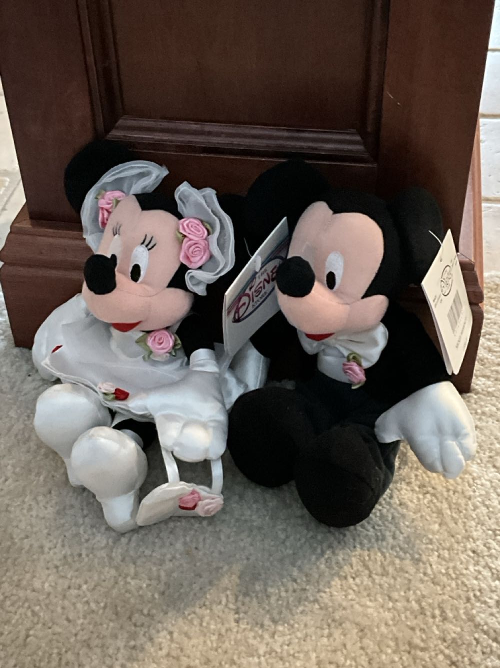 Disney Wedding Minnie 9” New With Tags  plush collectible [Barcode 491454500] - Main Image 2