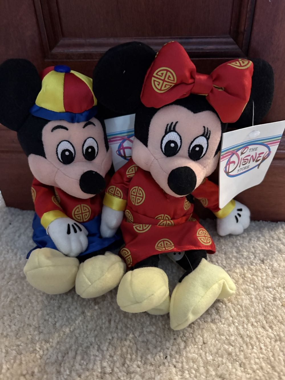 Disney Chinese NY Minnie New With Tags  plush collectible [Barcode 404900281802] - Main Image 2