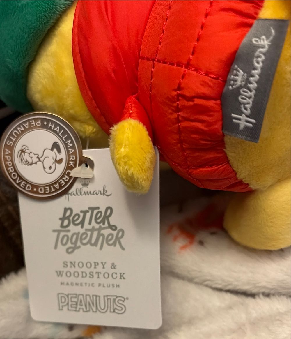 Better Together Snoopy & Woodstock Magnetic Plush Duo  (United States) plush collectible [Barcode 661127114973] - Main Image 4