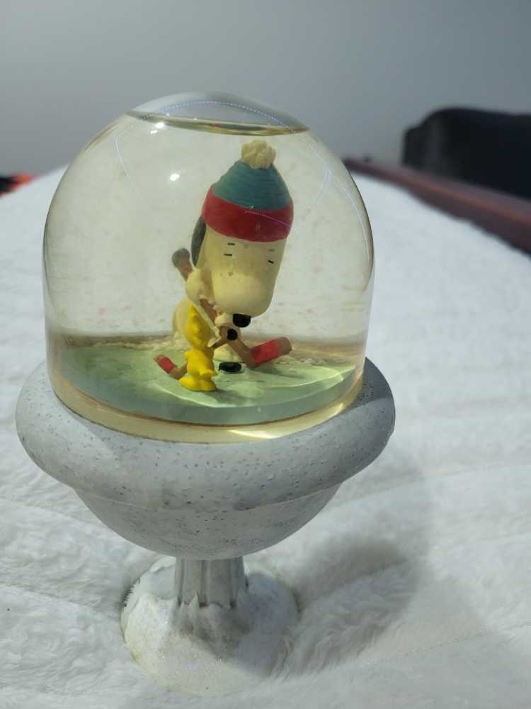 Snoopy snow globe  plush collectible - Main Image 2