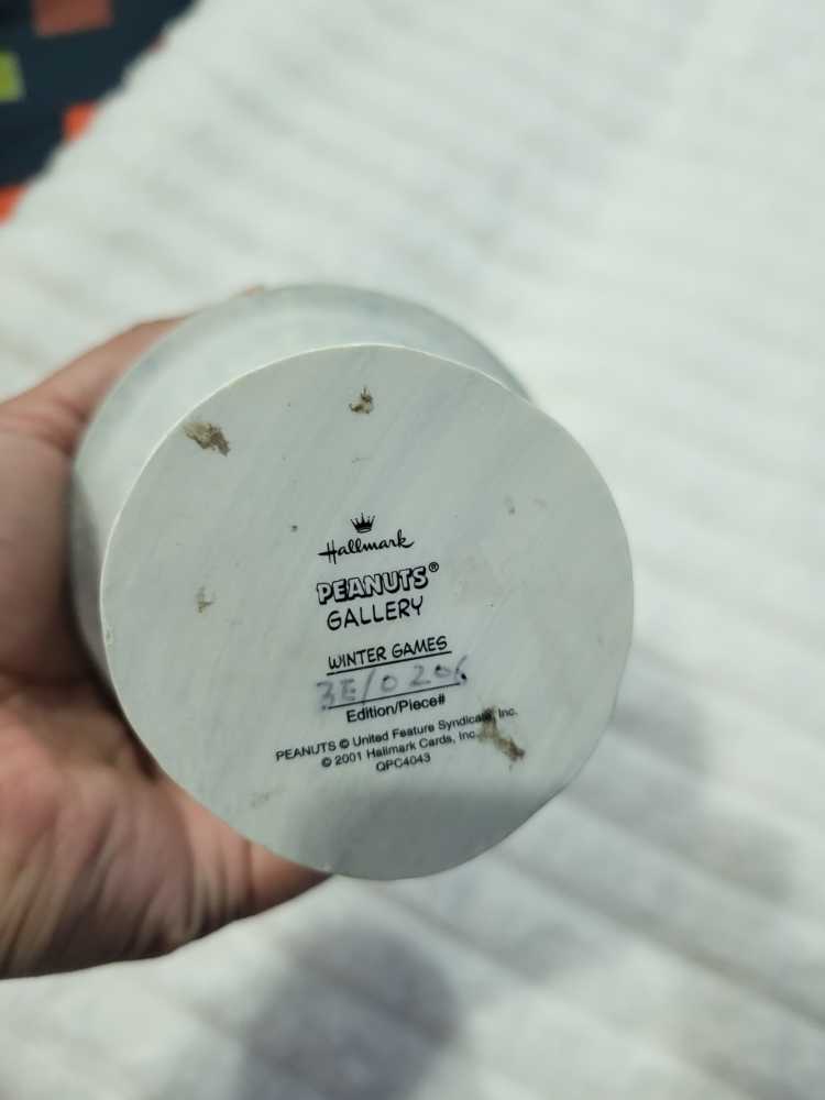 Snoopy snow globe  plush collectible - Main Image 3