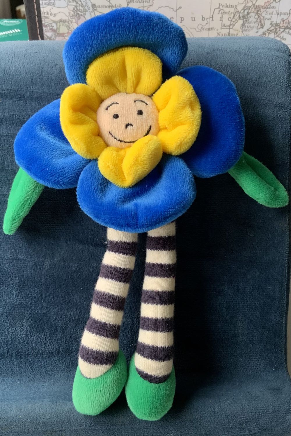 Peanuts Santa Snoopy With Cookie Walks With Sound