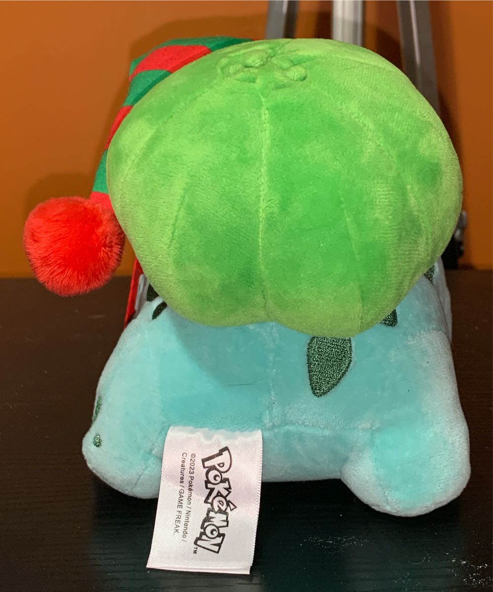 Bulbasaur [Christmas Ver., 7.5”]  plush collectible [Barcode 191726497936] - Main Image 2