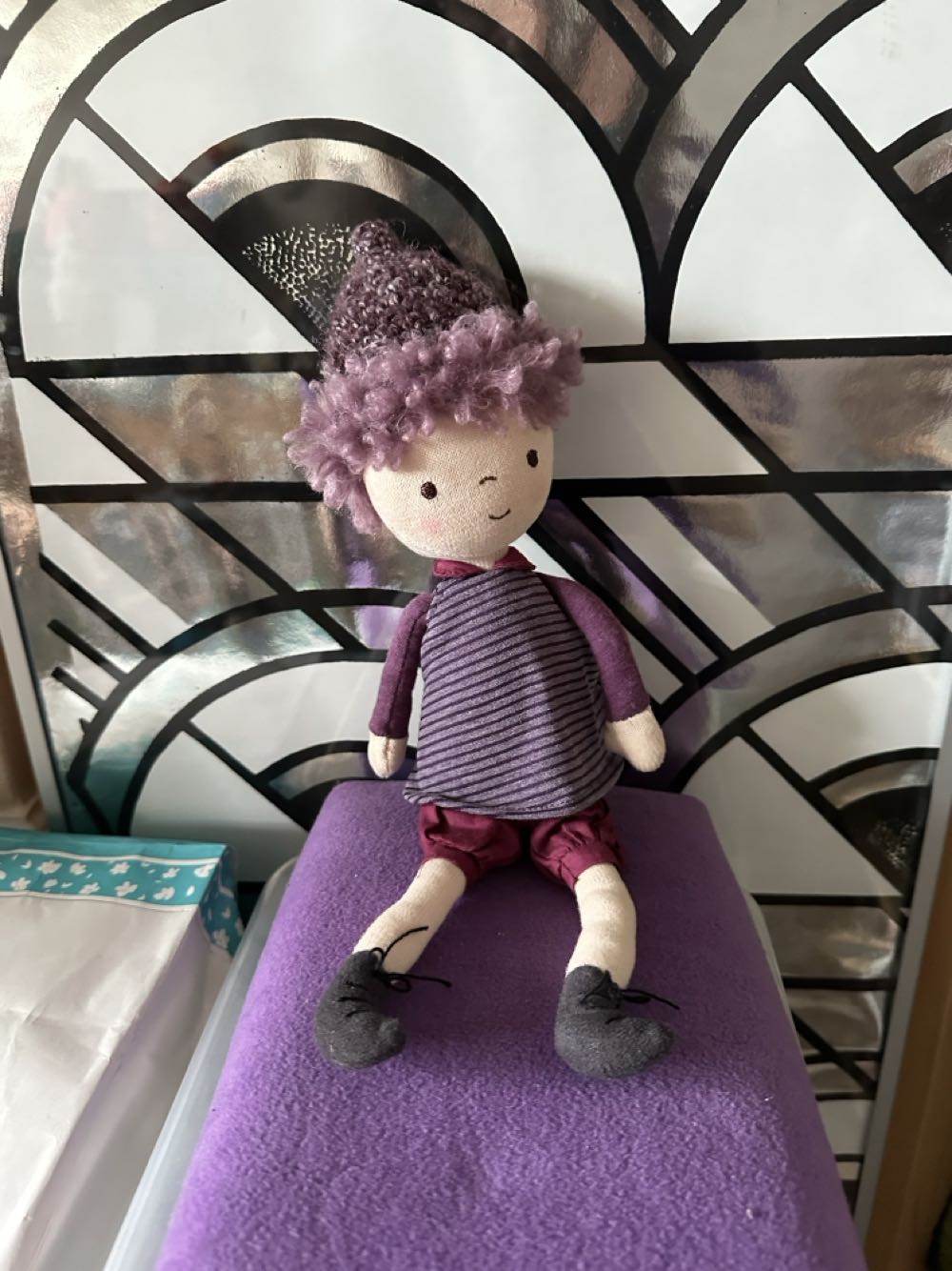 Hanna’s Handiworks Iowa Hawkeyes Black And Gold 35 Inch Fabric Stretch Leg Gnome Figurine