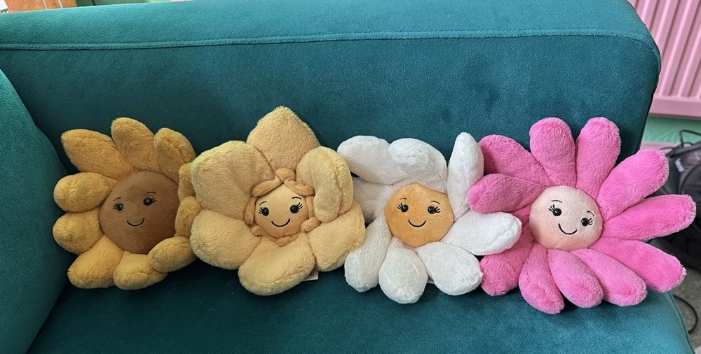 Fleury Gerbera - Small  plush collectible - Main Image 3