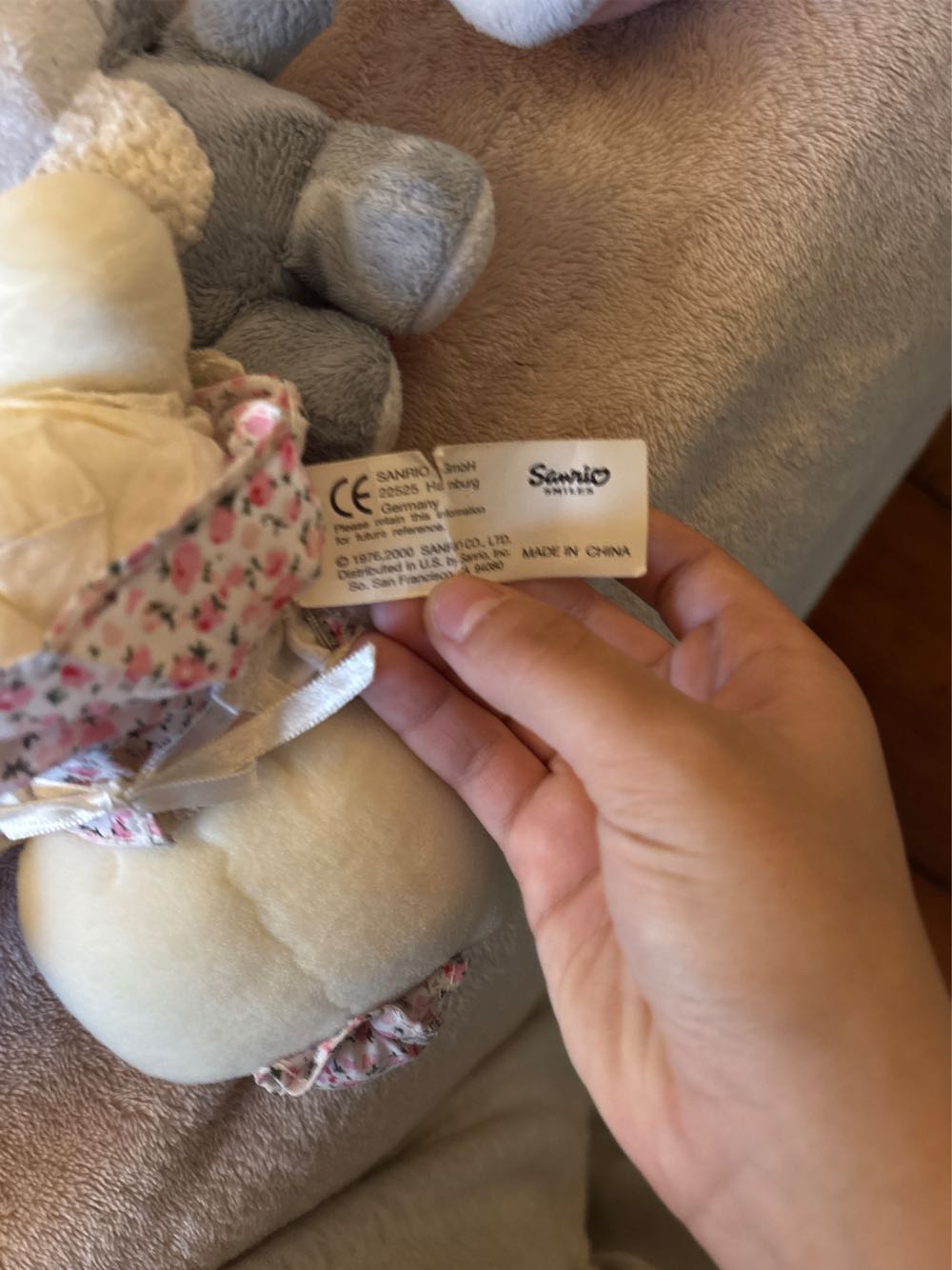 Hello Kitty  plush collectible [Barcode 039937707225] - Main Image 4