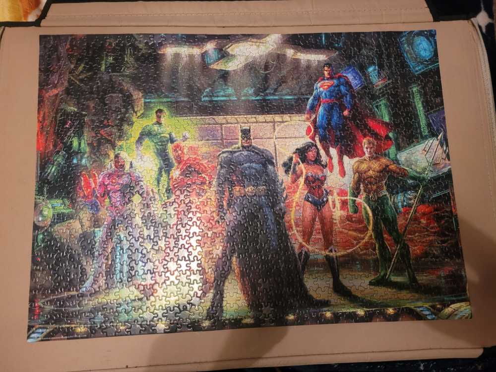 DC - The Justice League -  Ceaco puzzle collectible [Barcode 021081331814] - Main Image 3