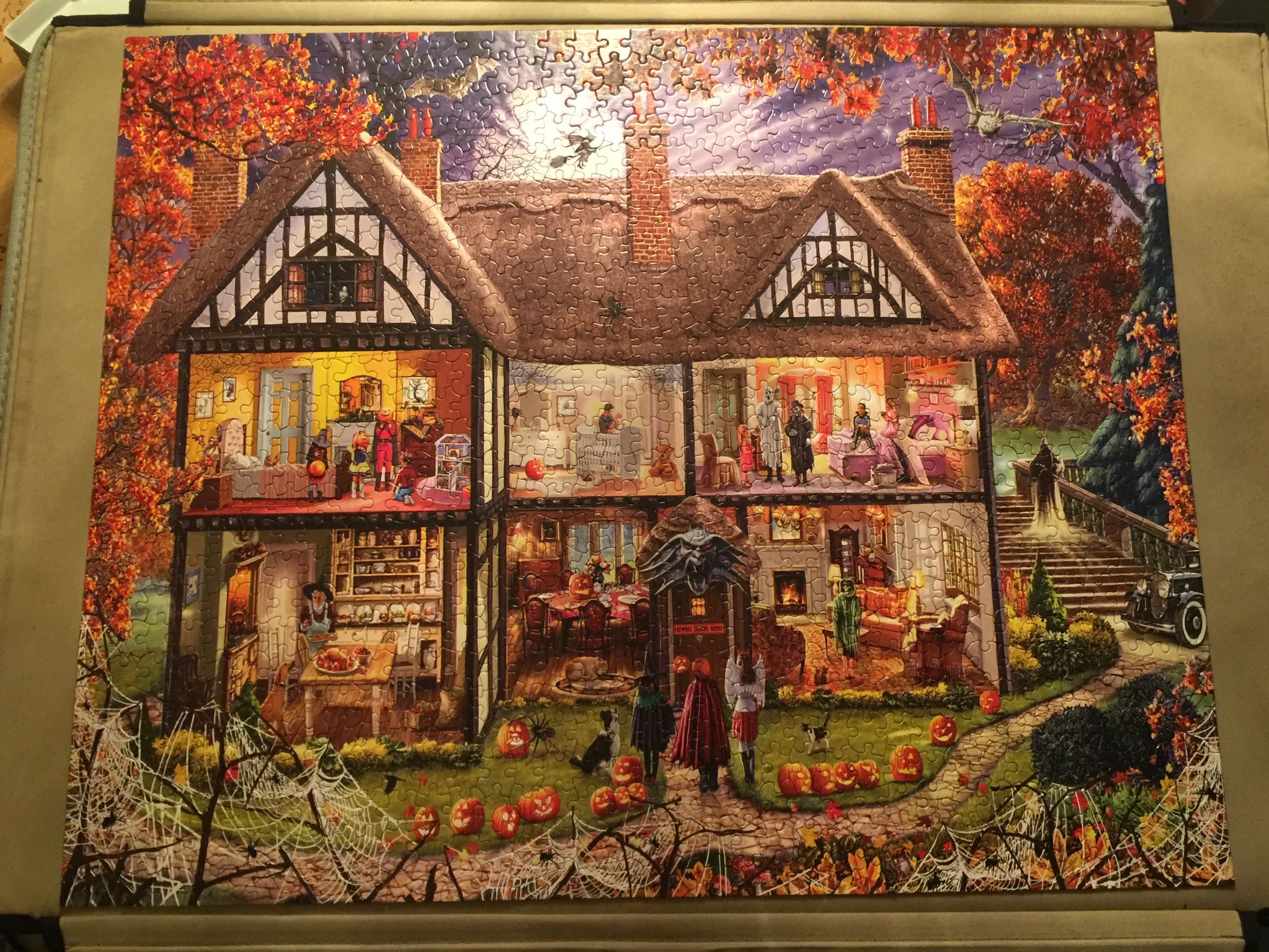 Halloween House- JANET  - White Mountain puzzle collectible - Main Image 3