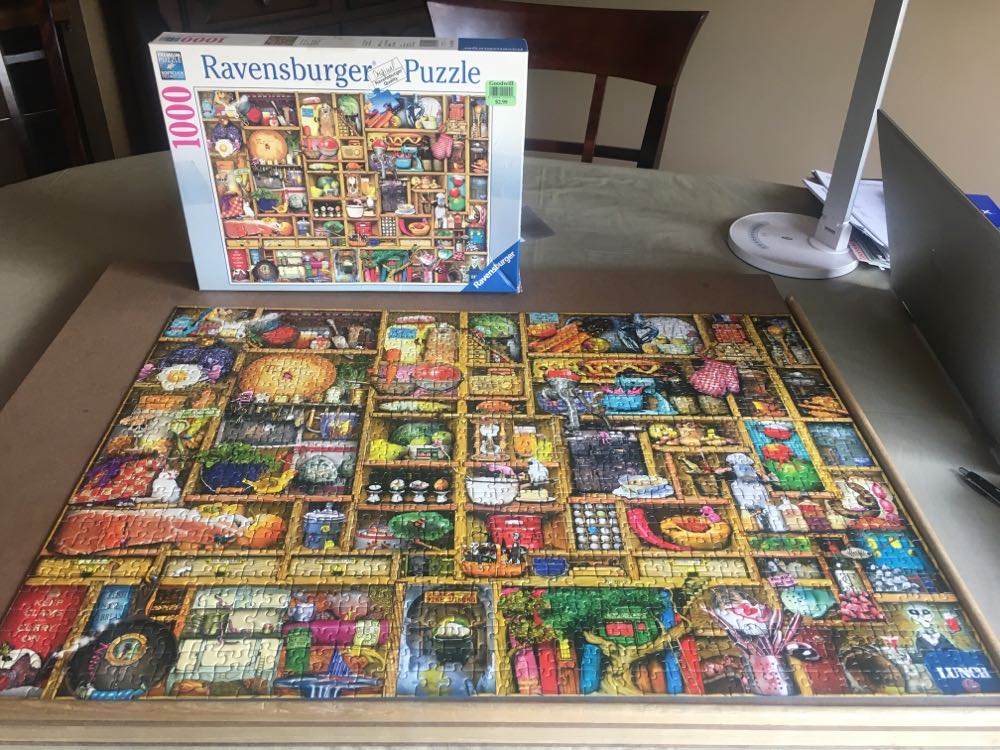 Kitchen Cupboard-TRADED - Ravensburger puzzle collectible [Barcode 4005556192984] - Main Image 2