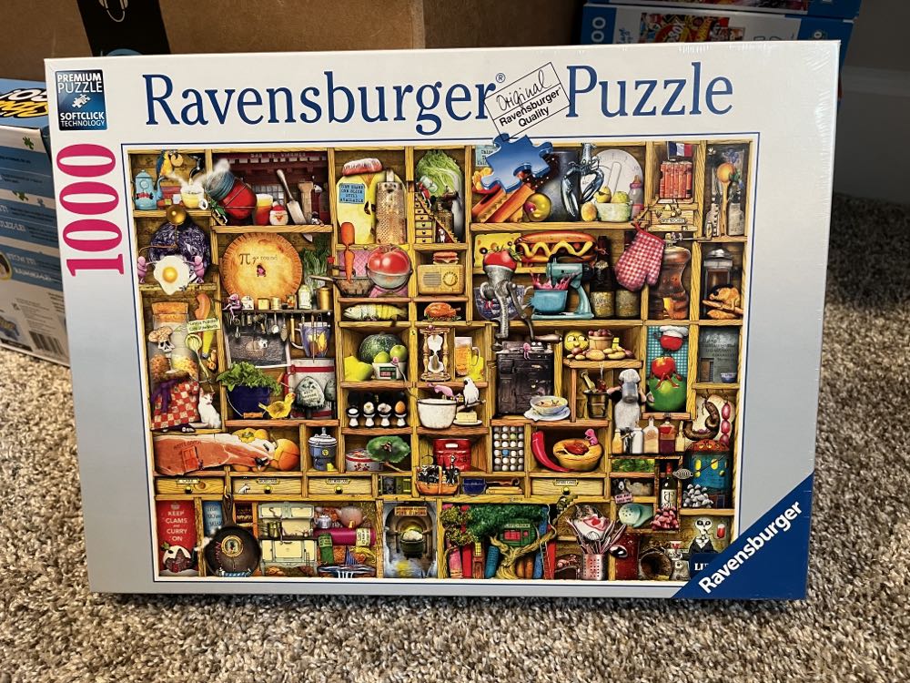 Kitchen Cupboard-TRADED - Ravensburger puzzle collectible [Barcode 4005556192984] - Main Image 4