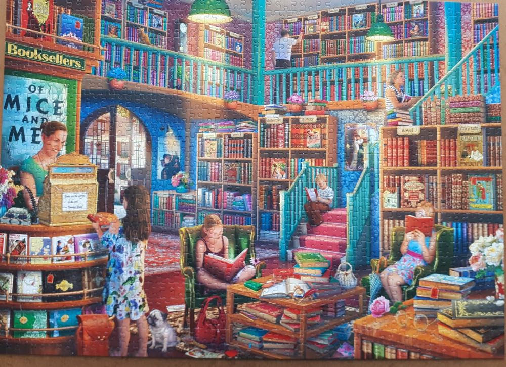 An Afternoon In The Bookshop - Falcon de luxe puzzle collectible [Barcode 8710126112670] - Main Image 3