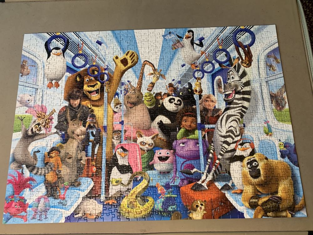DreamWorks Family On Tour Keep - Ravensburger puzzle collectible [Barcode 4005556139750] - Main Image 2