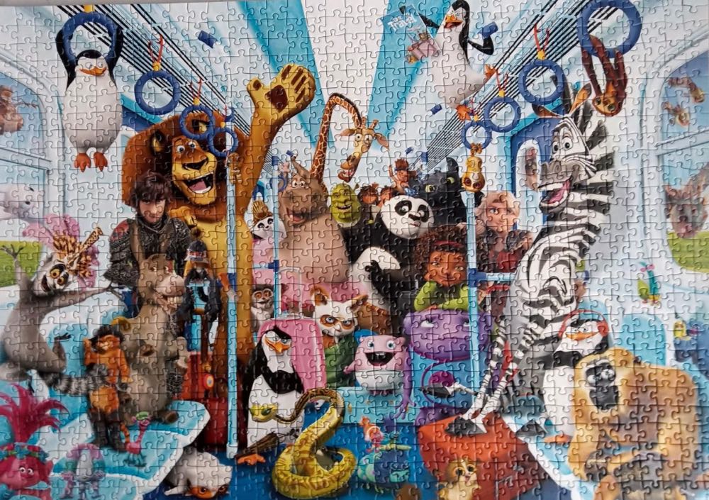 DreamWorks Family On Tour Keep - Ravensburger puzzle collectible [Barcode 4005556139750] - Main Image 3