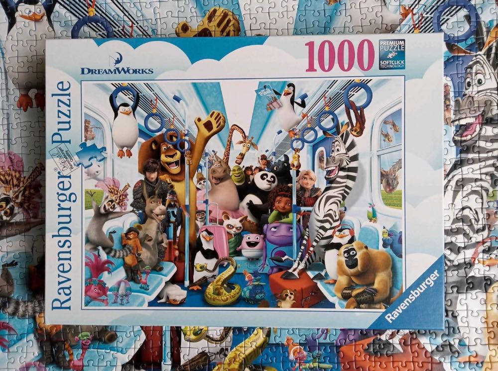 DreamWorks Family On Tour Keep - Ravensburger puzzle collectible [Barcode 4005556139750] - Main Image 4