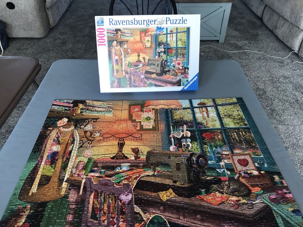 The Sewing Shed - Ravensburger puzzle collectible [Barcode 4005556198924] - Main Image 3