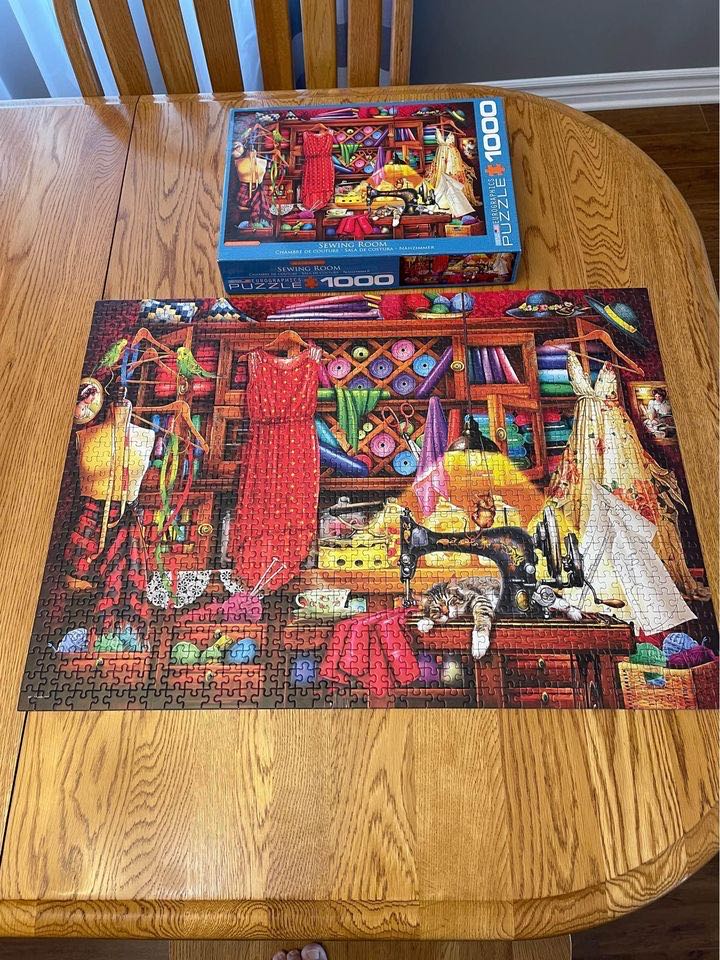 Sewing Room - Eurographics puzzle collectible [Barcode 628136653473] - Main Image 3