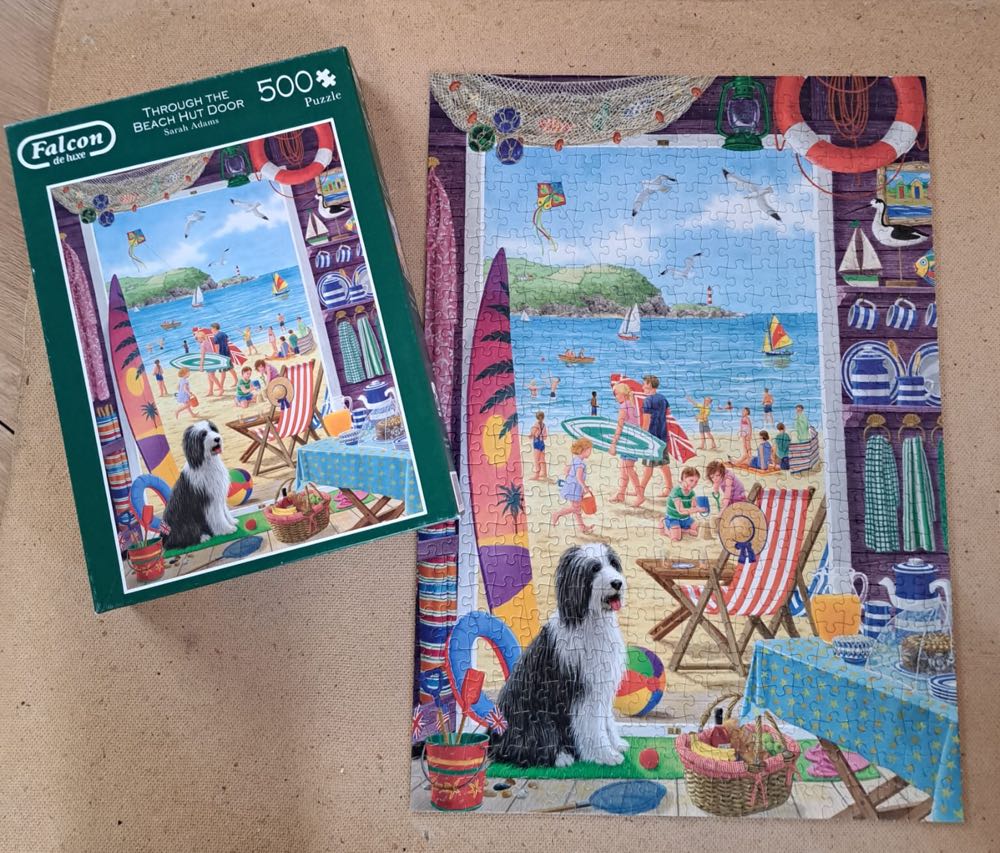 Through The Beach Hut Door - Falcon de luxe puzzle collectible [Barcode 8710126110928] - Main Image 4