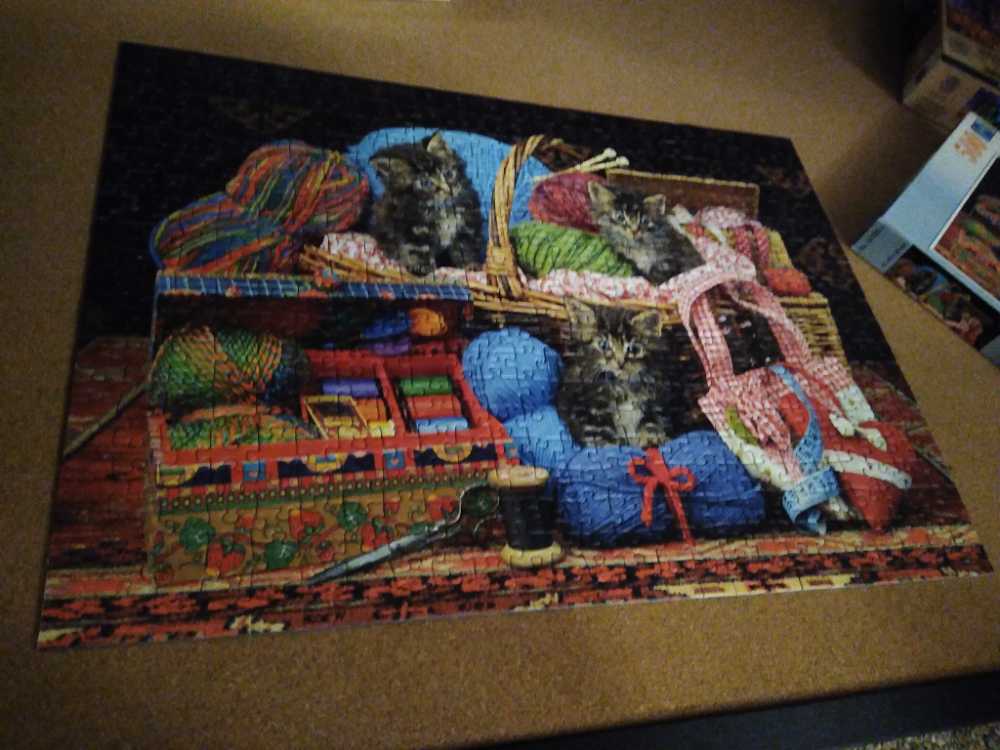 Knitter’s Delight - Ravensburger puzzle collectible [Barcode 4005556147854] - Main Image 2