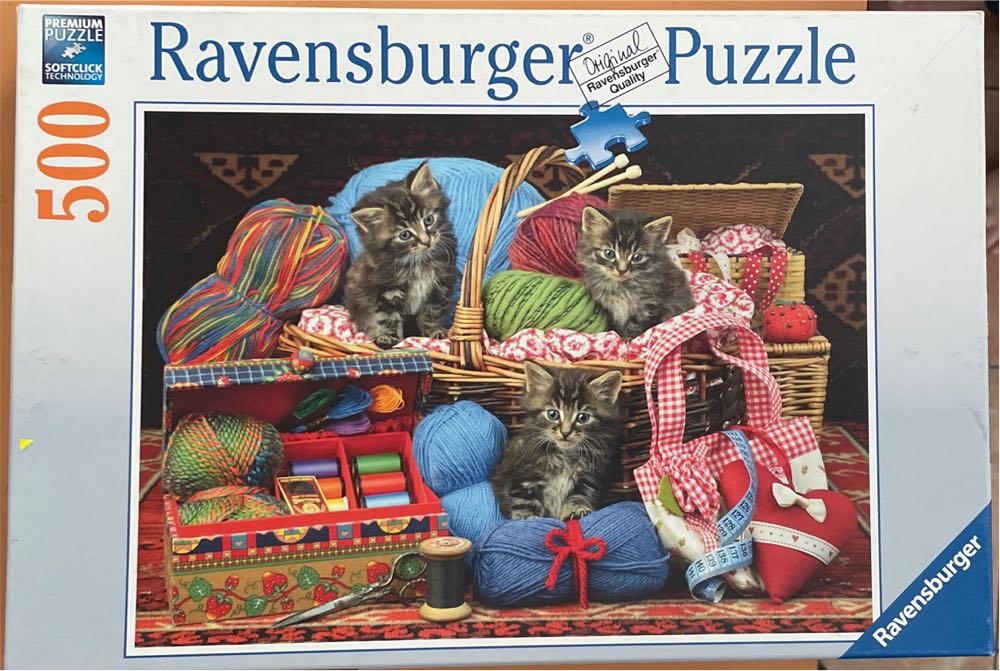 Knitter’s Delight - Ravensburger puzzle collectible [Barcode 4005556147854] - Main Image 3