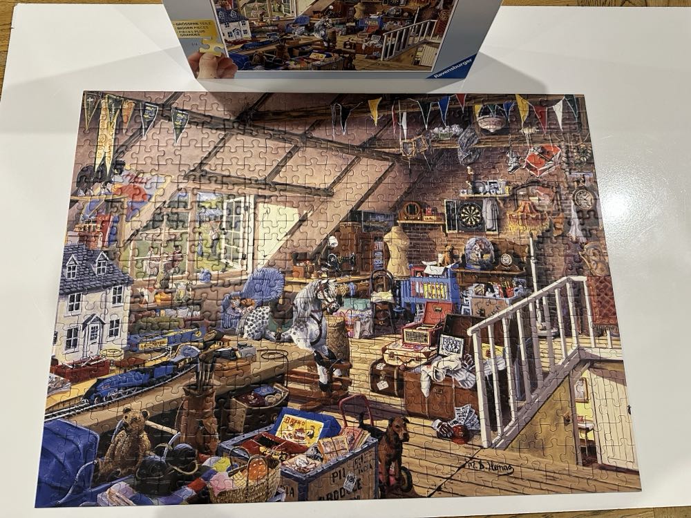 Grandma’s Attic - Ravensburger puzzle collectible [Barcode 4005556137091] - Main Image 3