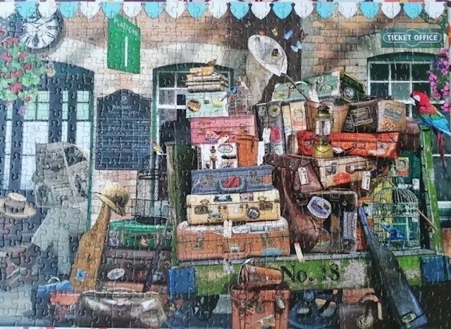 At The Station - Falcon de luxe puzzle collectible [Barcode 8710126111185] - Main Image 3