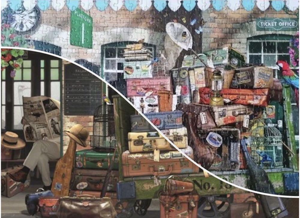 At The Station - Falcon de luxe puzzle collectible [Barcode 8710126111185] - Main Image 4