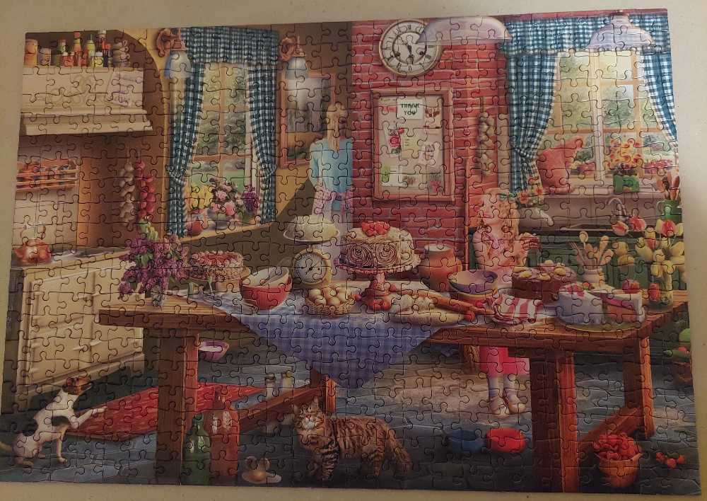 Sneaking A Slice - Gibsons puzzle collectible [Barcode 5012269031164] - Main Image 2