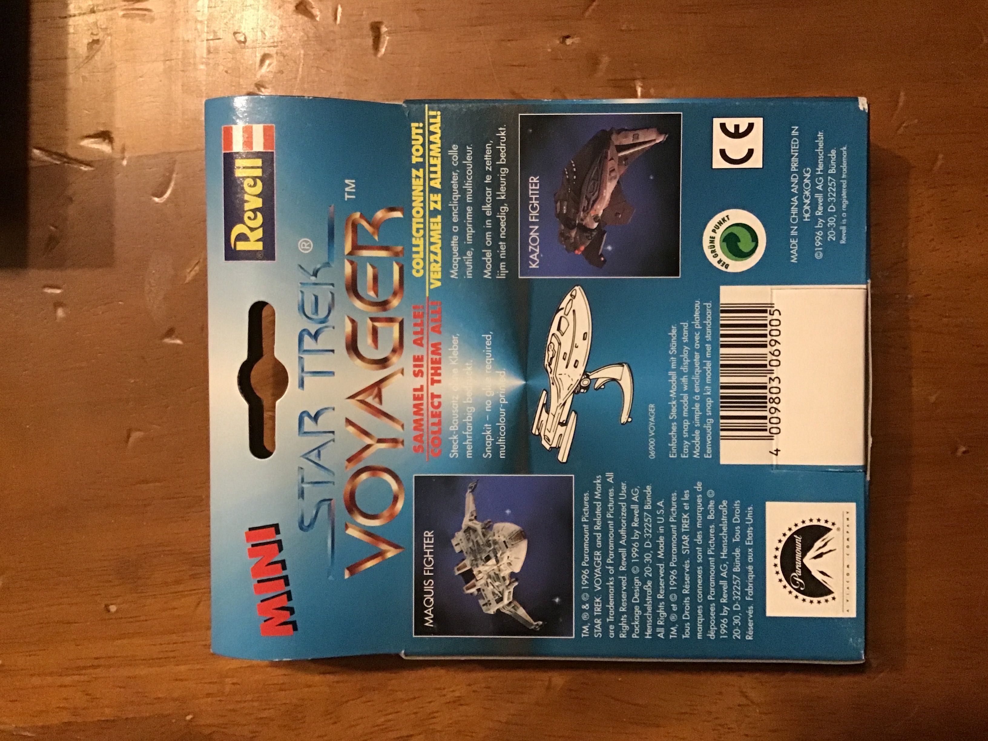 U.S.S. Voyager - Revell puzzle collectible [Barcode 4009803069005] - Main Image 2