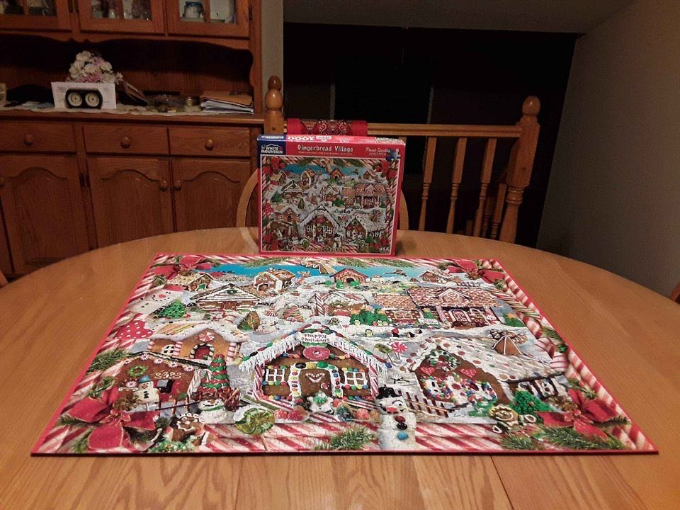 Gingerbread Village - White Mountain puzzle collectible [Barcode 724819257607] - Main Image 3