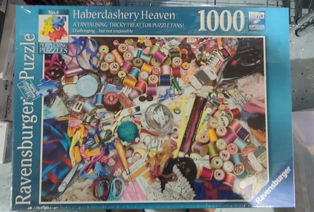 Haberdashery Heaven (2) Keep 1 - Ravensburger puzzle collectible [Barcode 4005556193967] - Main Image 2