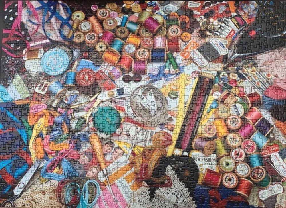 Haberdashery Heaven (2) Keep 1 - Ravensburger puzzle collectible [Barcode 4005556193967] - Main Image 4