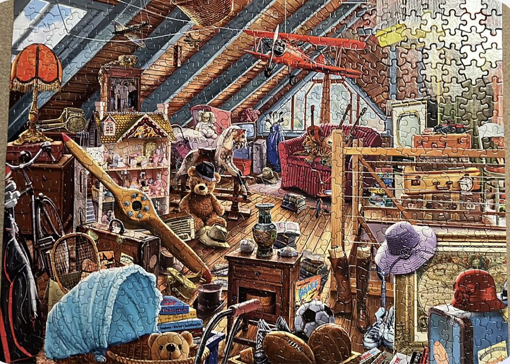 Attic Memories  - White Mountain puzzle collectible [Barcode 724819259106] - Main Image 4