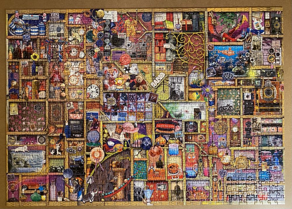 The Collector’s Cupboard (Curious Cupboard No. 6) - Ravensburger puzzle collectible [Barcode 4005556198276] - Main Image 3