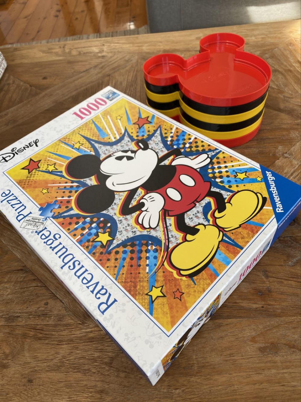 Disney Retro Mickey - Ravensburger puzzle collectible [Barcode 4005556153916] - Main Image 3
