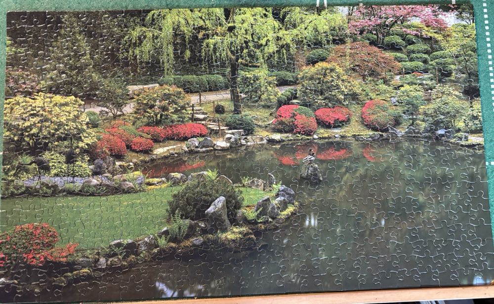 Japanese Gardens, Oregon - Hasbro puzzle collectible [Barcode 076930491805] - Main Image 2