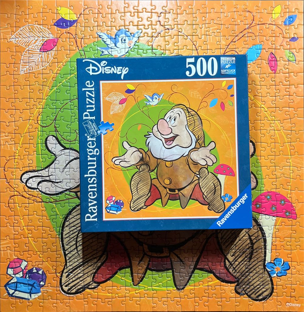 Disney Dwarves: Sneezy (SOLD) - Ravensburger puzzle collectible [Barcode 4005556152414] - Main Image 4