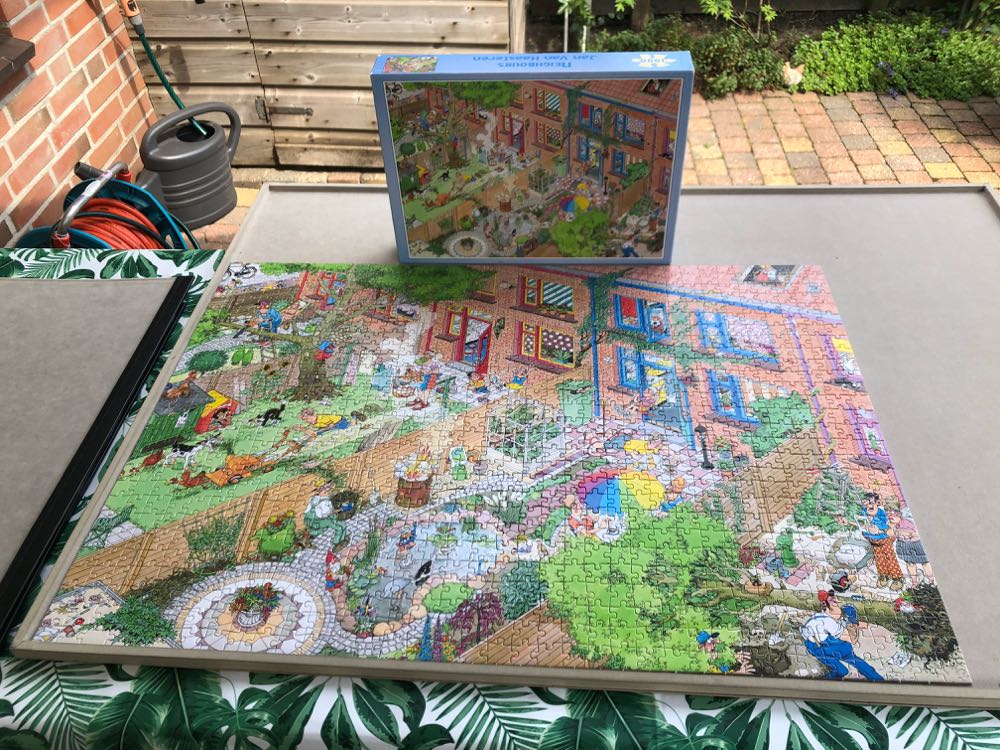 Neighbours - Holdsons puzzle collectible - Main Image 2