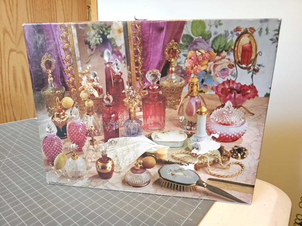 The Essence Of Elegance - NFS - Springbok puzzle collectible [Barcode 070000017438] - Main Image 4